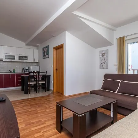 Janja * Τρογκίρ