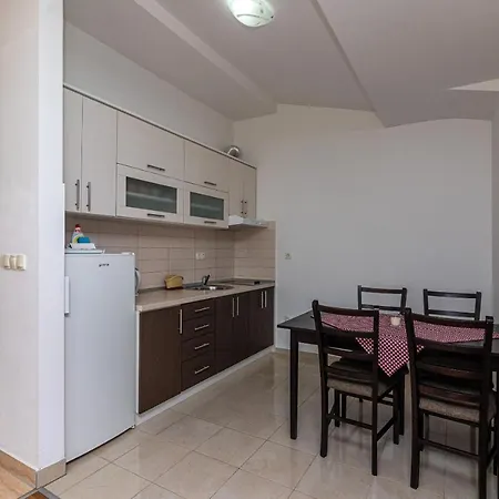 Janja Διαμέρισμα Τρογκίρ