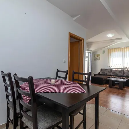 شقة Janja تروغير