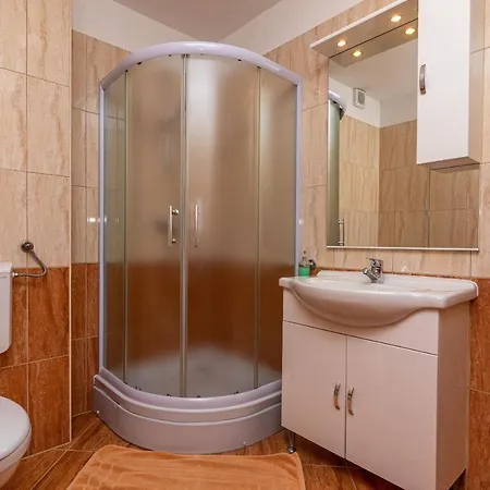 Janja * Τρογκίρ